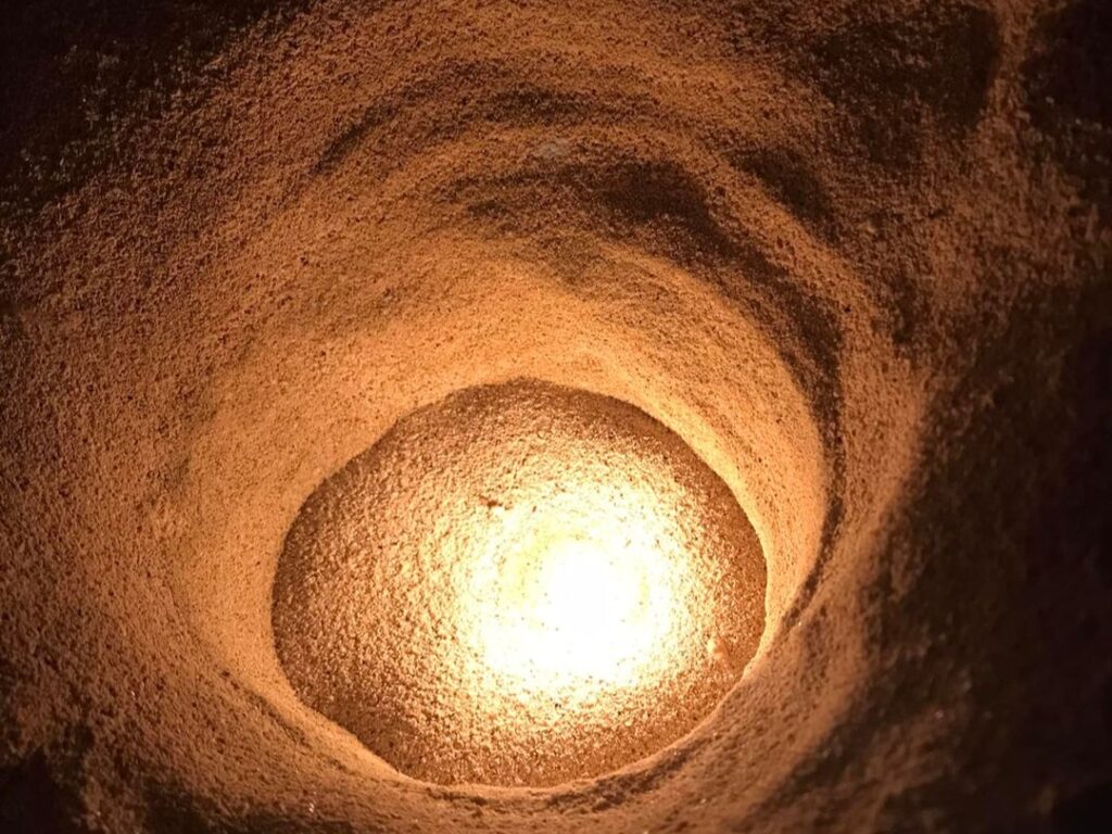 砂の中で灯るキャンドル